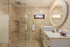 Breathtaking Views 2br3ba Private Pool Large Space