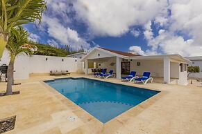 Breathtaking Views 2br3ba Private Pool Large Space