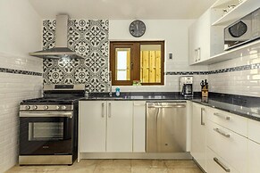 Breathtaking Views 2br3ba Private Pool Large Space
