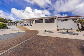 Breathtaking Views 2br3ba Private Pool Large Space