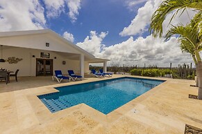 Breathtaking Views 2br3ba Private Pool Large Space