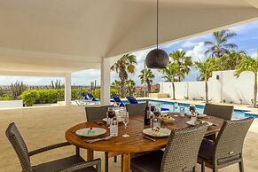 Breathtaking Views 2br3ba Private Pool Large Space