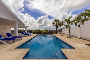 Breathtaking Views 2br3ba Private Pool Large Space