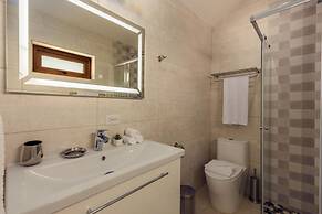 Breathtaking Views 2br3ba Private Pool Large Space