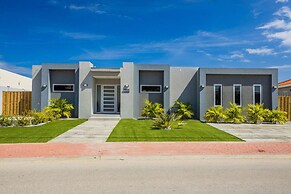 NEW 3BR 3BA Villa w Modern Decor and Private Pool