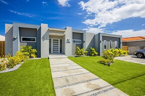 NEW 3BR 3BA Villa w Modern Decor and Private Pool