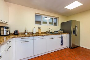 NEW 6br6 5BA Villa 200m to Beach w Privatepool