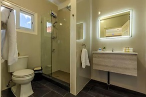 NEW 6br6 5BA Villa 200m to Beach w Privatepool