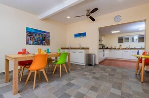 NEW 6br6 5BA Villa 200m to Beach w Privatepool