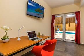 NEW 6br6 5BA Villa 200m to Beach w Privatepool