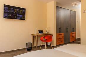 NEW 6br6 5BA Villa 200m to Beach w Privatepool