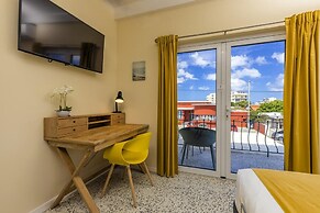 NEW 6br6 5BA Villa 200m to Beach w Privatepool