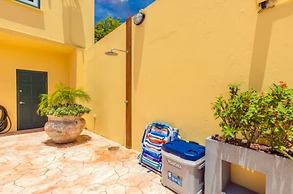 NEW 6br6 5BA Villa 200m to Beach w Privatepool