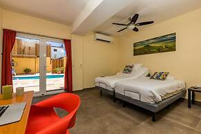 NEW 6br6 5BA Villa 200m to Beach w Privatepool