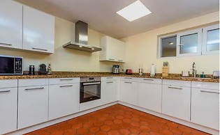 NEW 6br6 5BA Villa 200m to Beach w Privatepool