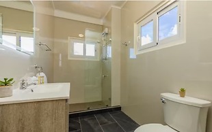 NEW 6br6 5BA Villa 200m to Beach w Privatepool