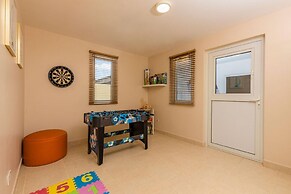 Amazing 3BR Villa w Large Private Pool Gameroom