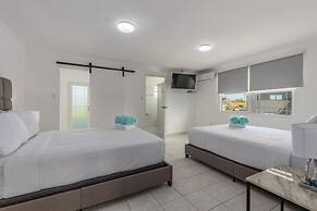 4BR 4BA Villa w Private Pool Eagle Palm Beach