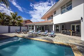 4BR 4BA Villa w Private Pool Eagle Palm Beach