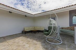4BR 4BA Villa w Private Pool Eagle Palm Beach