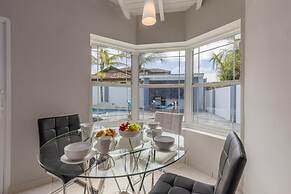 4BR 4BA Villa w Private Pool Eagle Palm Beach