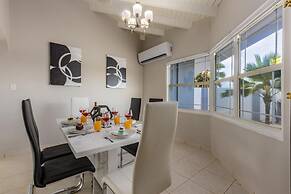 4BR 4BA Villa w Private Pool Eagle Palm Beach