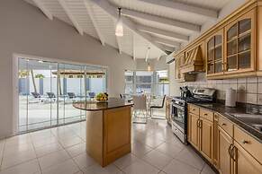 4BR 4BA Villa w Private Pool Eagle Palm Beach