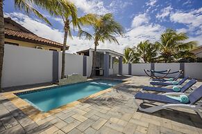 4BR 4BA Villa w Private Pool Eagle Palm Beach