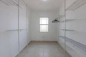 4BR 4BA Villa w Private Pool Eagle Palm Beach