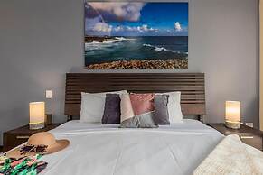 Ocean Front 2BR 2BA w Amazing Beach