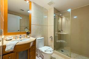 Ocean Front 2BR 2BA w Amazing Beach