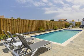 Luxurious Oasis Mins to Beach King Beds Pool