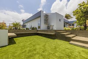 Luxurious Oasis Mins to Beach King Beds Pool