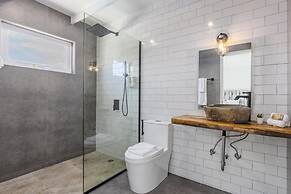 Luxurious Oasis Mins to Beach King Beds Pool