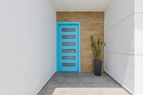 Luxurious Oasis Mins to Beach King Beds Pool