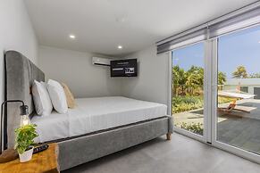 Luxurious Oasis Mins to Beach King Beds Pool