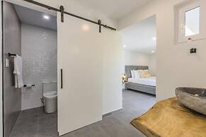 Luxurious Oasis Mins to Beach King Beds Pool