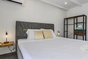 Luxurious Oasis Mins to Beach King Beds Pool