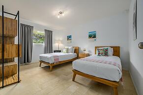 - Large Private Pool With Outdoor Dining - Centrally Located in the Is