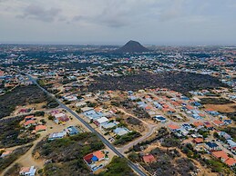 - Large Private Pool With Outdoor Dining - Centrally Located in the Is