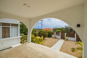 - Large Private Pool With Outdoor Dining - Centrally Located in the Is