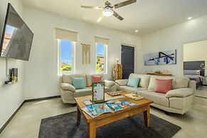 NEW Modern 4BR 4 5BA w Pool Outdoor Dining