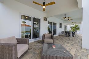 NEW Modern 4BR 4 5BA w Pool Outdoor Dining