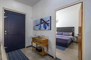 NEW Modern 4BR 4 5BA w Pool Outdoor Dining