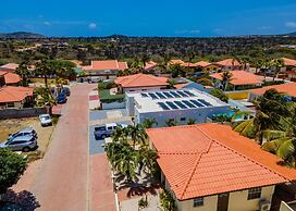 NEW Modern 4BR 4 5BA w Pool Outdoor Dining