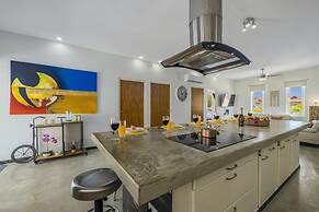 NEW Modern 4BR 4 5BA w Pool Outdoor Dining