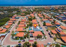 NEW Modern 4BR 4 5BA w Pool Outdoor Dining