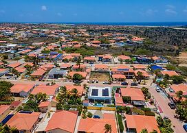 NEW Modern 4BR 4 5BA w Pool Outdoor Dining