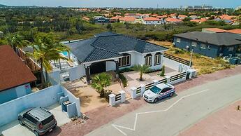 New 3BR 2BA With Huge Pool and Outdoor Area BBQ