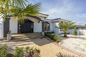 New 3BR 2BA With Huge Pool and Outdoor Area BBQ